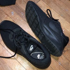 All black Nike Tennis Shoes